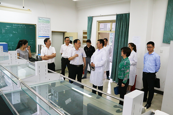 实验室实地考察